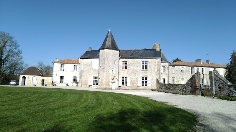 XVth Century Holiday Rental à Genouillé