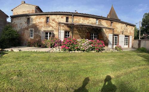 Château de Vignolles à Beaumont Sur Leze