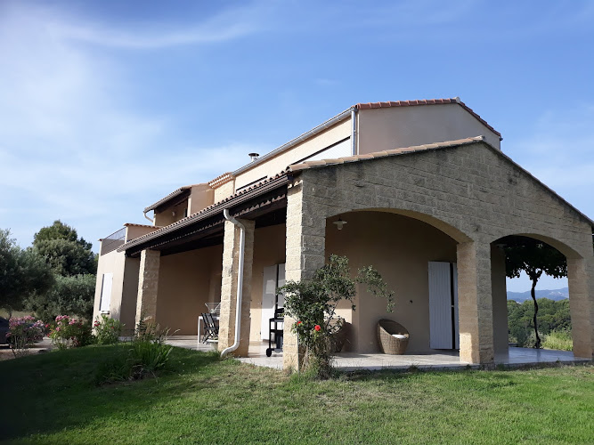 Villa avec piscine au coeur d une à Aubignan