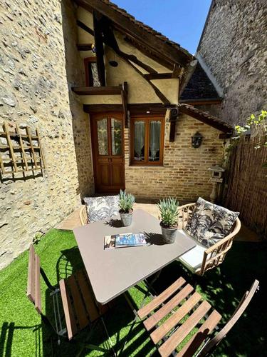 Chouette Cottage à Moret Loing Et Orvanne