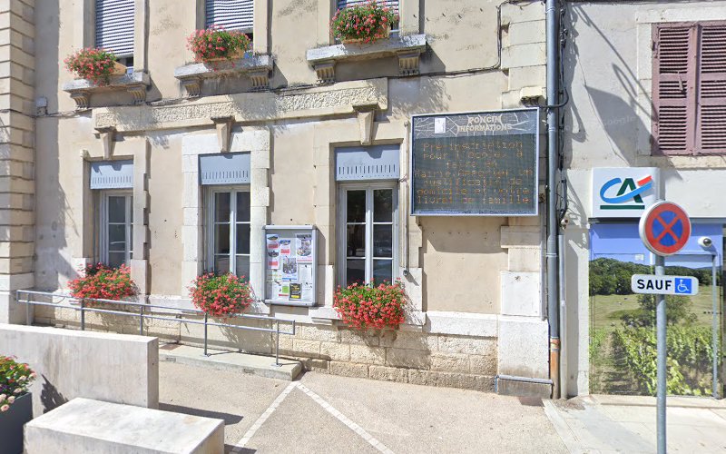 Hôtel Les Trois Croisees à Poncin