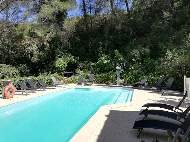Les terrasses de la plage dorée à Sanary-sur-Mer