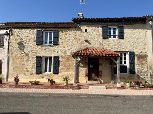 La maison du village à Bajonnette