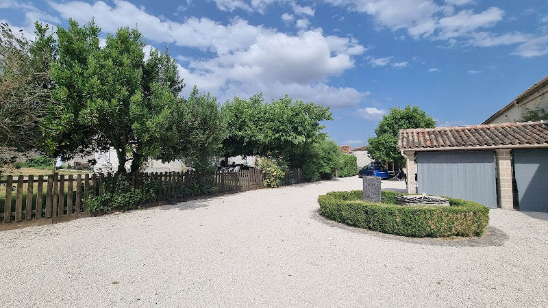 The Courtyard Family Friendly Gites à Échallat