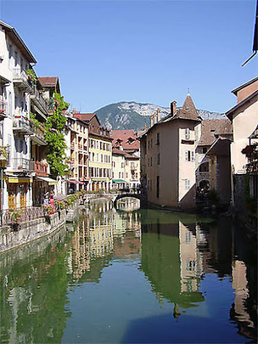 Near Lake à Annecy