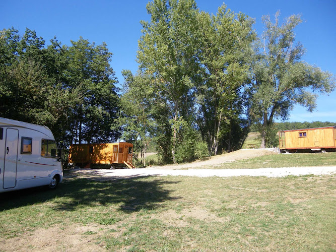Les roulottes de Cambonis à Bourret
