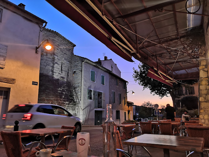 Le Saint Jean hôtel Bar Restaurant à Barbentane