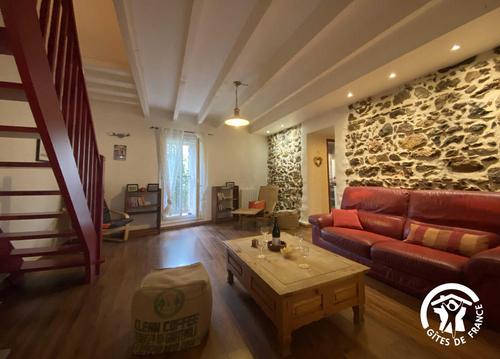 Gîte del Carrer del Ferrer à OPOUL-PERILLOS
