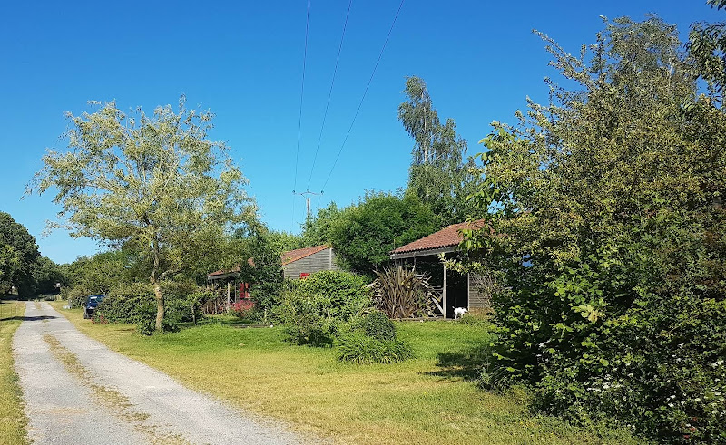 Le Petit Camping La Chagnée à Saint-Aubin-le-Cloud