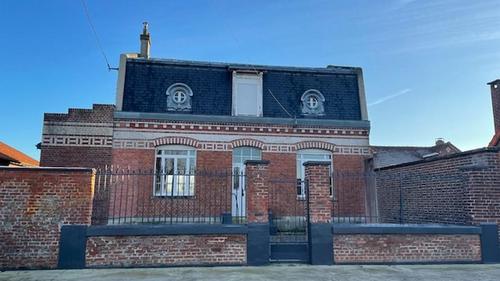 Villa Suzand à La Neuville Les Bray