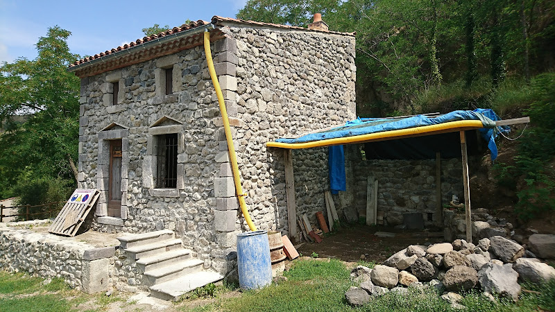 Camping des Grottes à Perrier