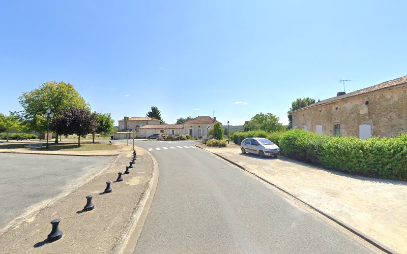 La chambre d à côté à Doulezon