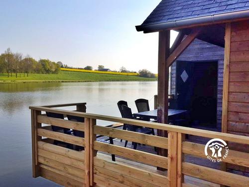 Chalet la Tanche, les pieds dans l'eau, 5-7 pers à Villiers-Charlemagne