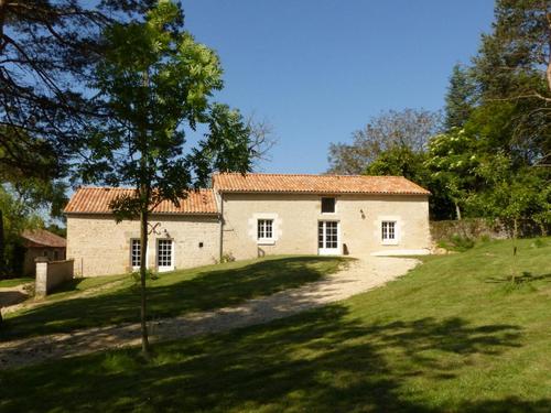 Les Pierres de la Dive à Valence En Poitou