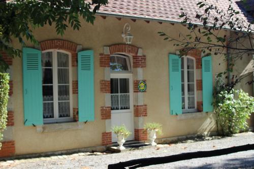 Le petit gîte à LURCY-LEVIS