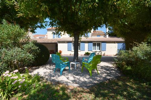 Côté jardin à Jonquieres