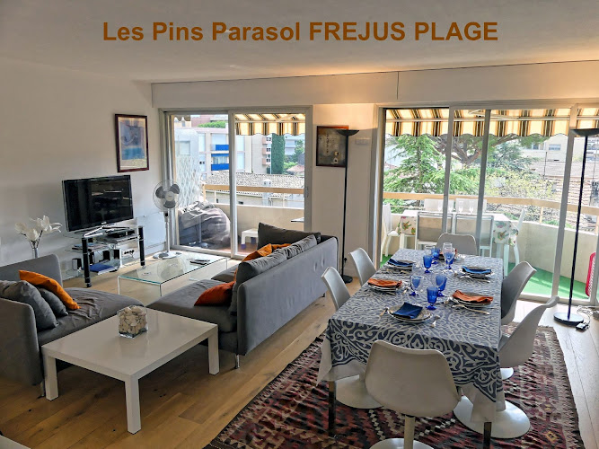 Les-pins-parasols Frejus plage à Fréjus