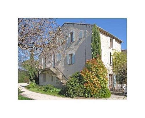L'escalier au cyprès à Malemort-Du-Comtat
