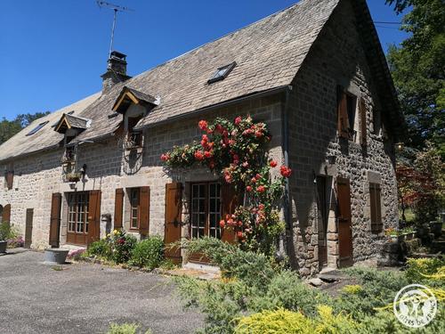 La Longère du Haut-Courby à Eyrein