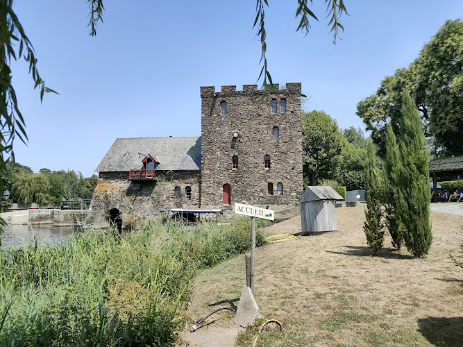 Les Roulottes et Cottages du Moulin à Chenillé-Champteussé