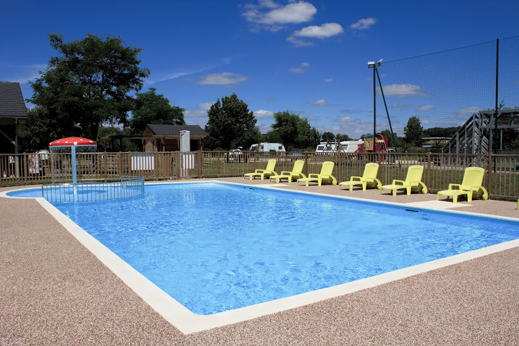 Camping Claire Rivière à Villieu-Loyes-Mollon