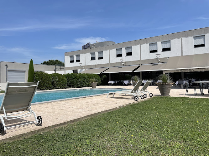 Hôtel Restaurant Sous Les Pins à Étoile-sur-Rhône
