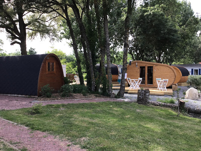 Camping Le Petit Booth à L'Île-d'Elle