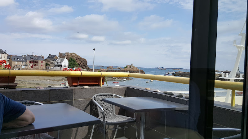Hôtel Restaurant Au Grand Large à Ploubazlanec