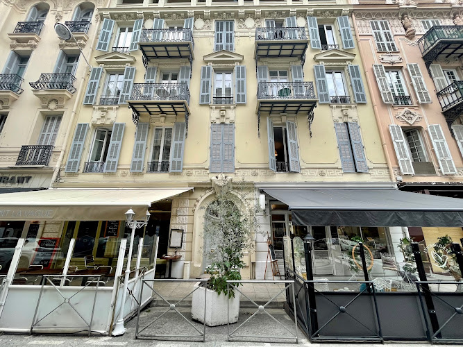 Studio à louer au coeur du Carré