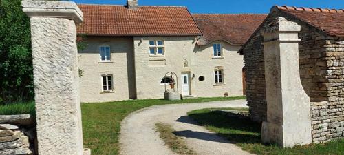 La Roche et la Pierre Percée à Ampilly-Les-Bordes