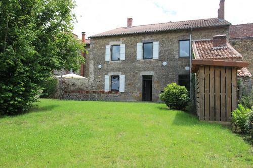 Le Presbytère de Thiat à Val-Doire-Et-Gartempe
