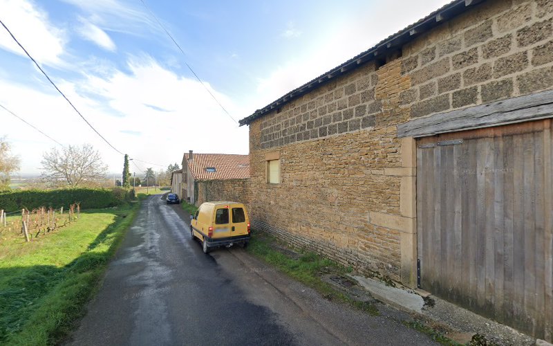 Spacious Mansion in Vinzelles With Swimming Pool à Chaintré
