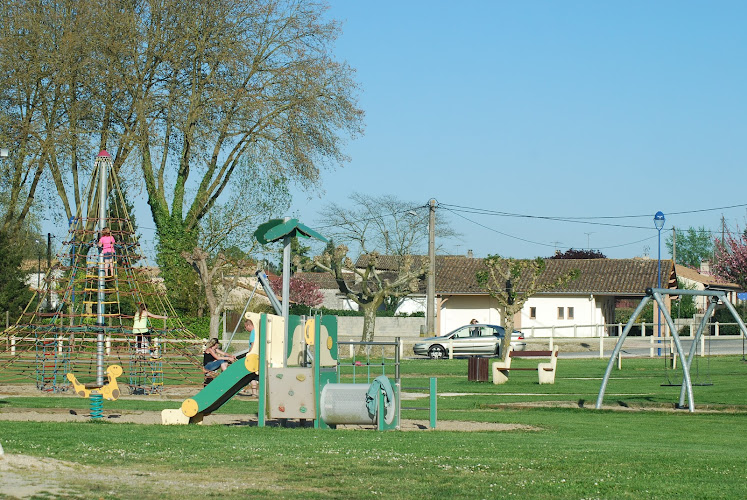 Camping De Mon Village à Saint Medard De Guizieres
