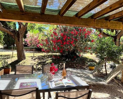 Au Jardin de la Ferme - Gîte Roses Rouges à Six Fours Les Plages