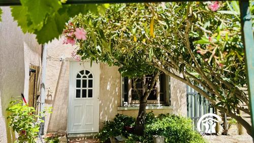Le Laurier Fleuri à Montredon Des Corbieres