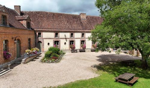 L'Abbaye à Saint Evroult Notre Dame Du Bois