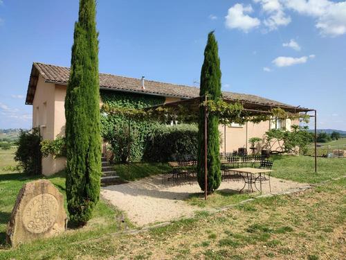 Gîte d'étape des Essarts à Pouilly Le Monial / Porte Des Pierres Dorees