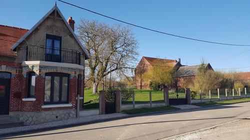 Le vieux noyer à Villers Faucon
