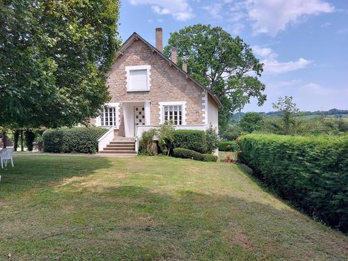 Maison de vacances indépendante sur grand terrain en bord de lac à Alrance