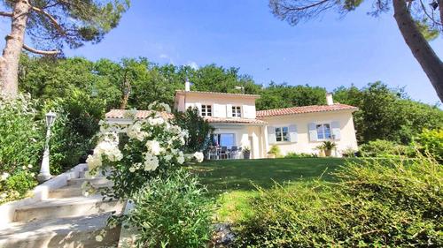 La Villa Moursoise à Mours Saint Eusebe