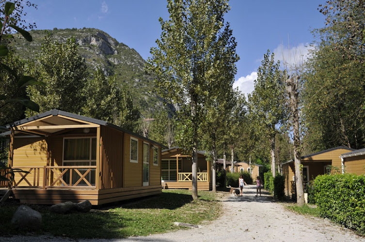 Camping des Grottes à Alliat