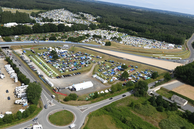 Travel Destinations At Porsche Curves à Le Mans