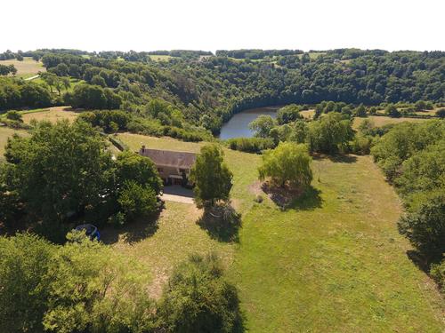 Grande Maison plus studio indépendant à Badecon-le-Pin