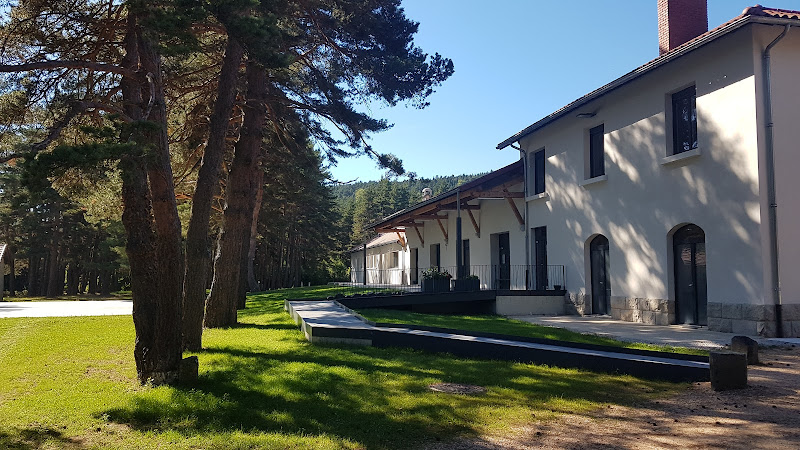 Premières Lodges à Laussonne