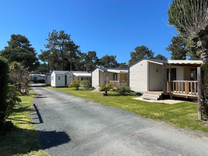 Camping La Pinède à L'Aiguillon-la-Presqu'ile
