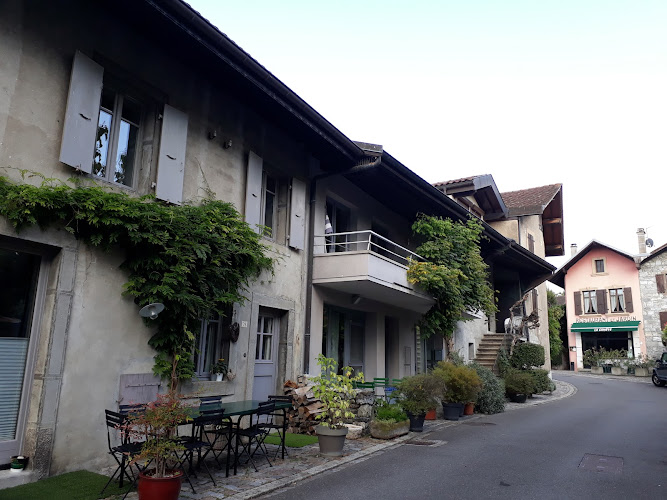 Maison Rouge Cacahuète à Nernier