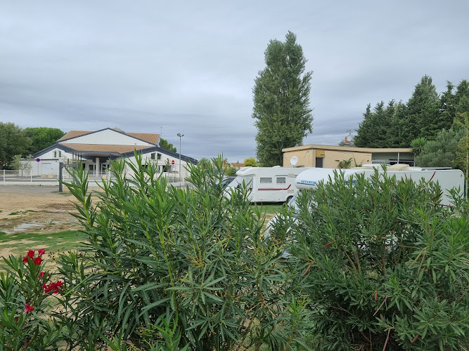 Area Sosta Camping-Car à Coursan
