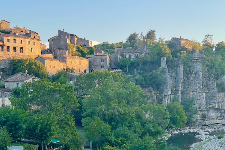 Camping de la Falaise à Balazuc