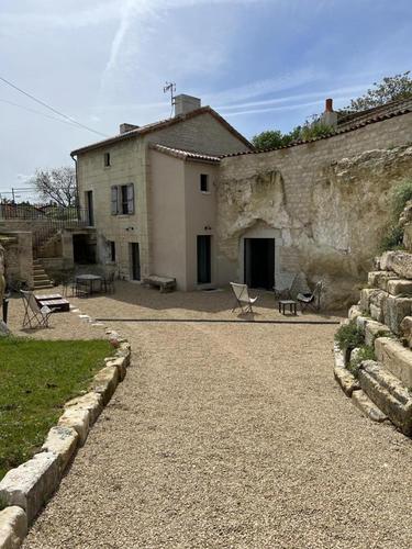 Le Troglo du Château à Beaumont Saint Cyr