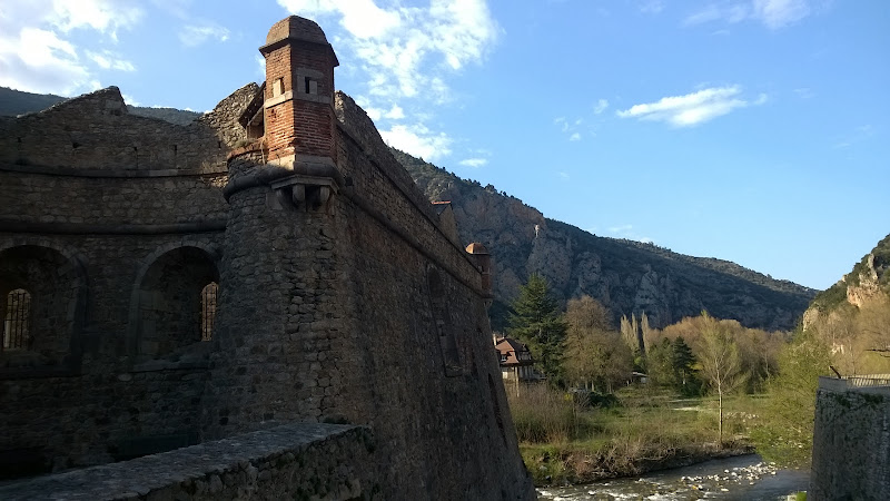 Camping le Pont d Espagne à Thuir